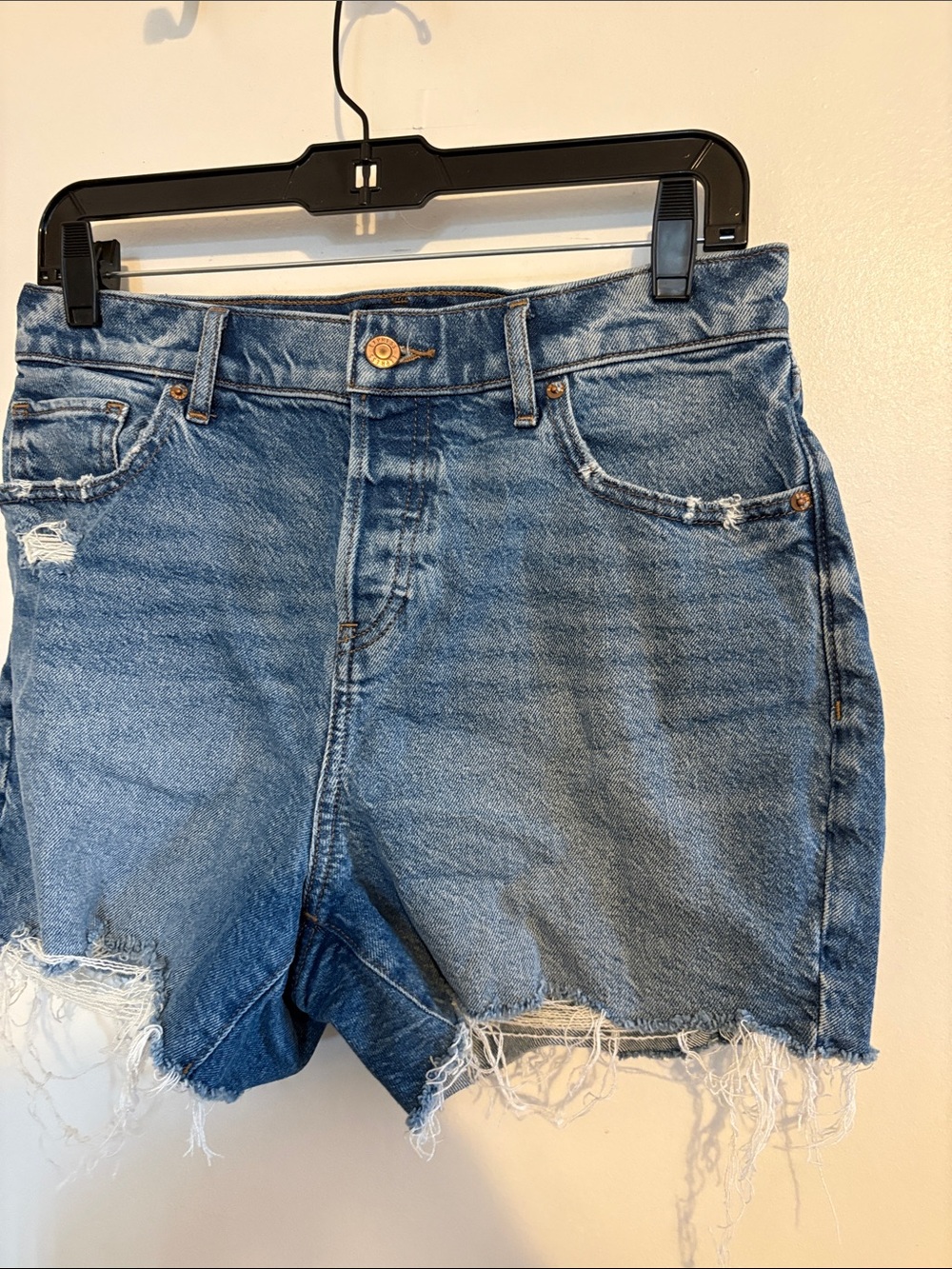 Express Mid Rise 4” Inseam Button Fly Denim Shorts 8 - Picture 4 of 9